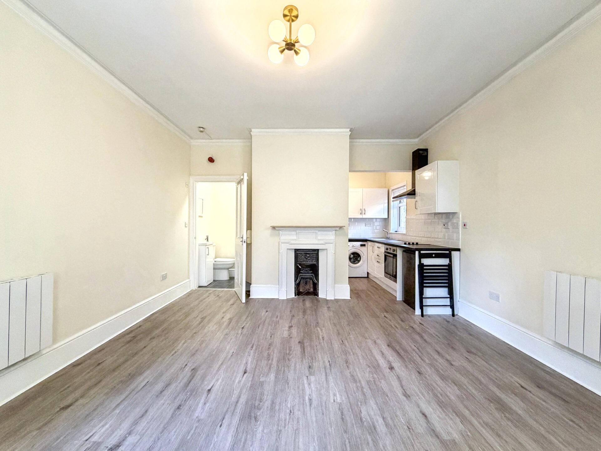 Flat Upper Brighton Road in Greater London