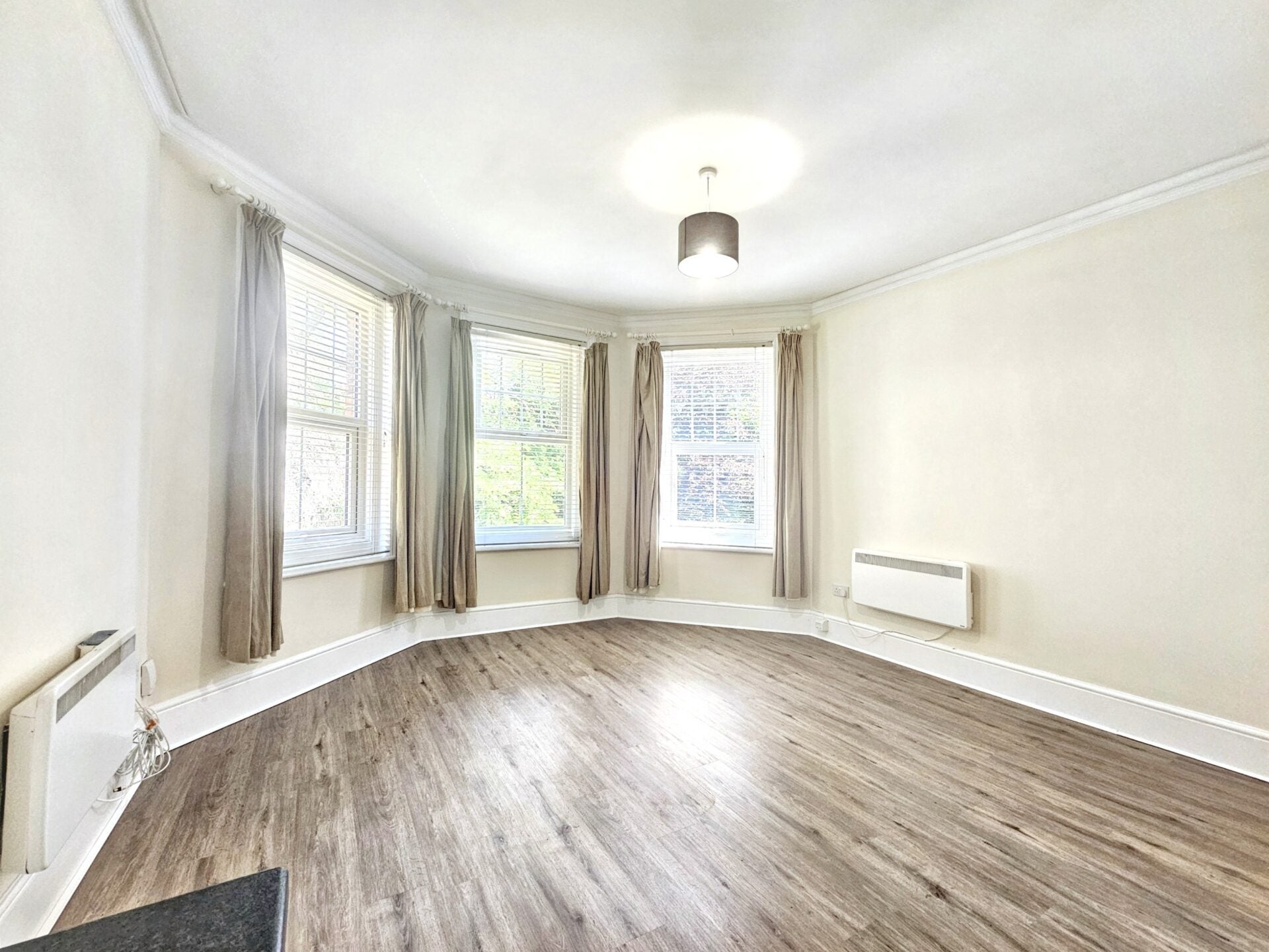 Flat Upper Brighton Road in Greater London