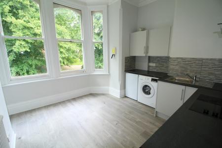 Flat Waterloo Crescent in Nottingham