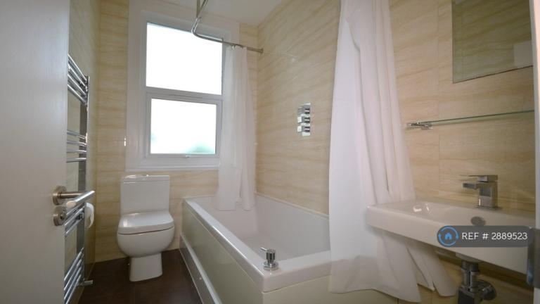 Flat Coombe Lane in Greater London