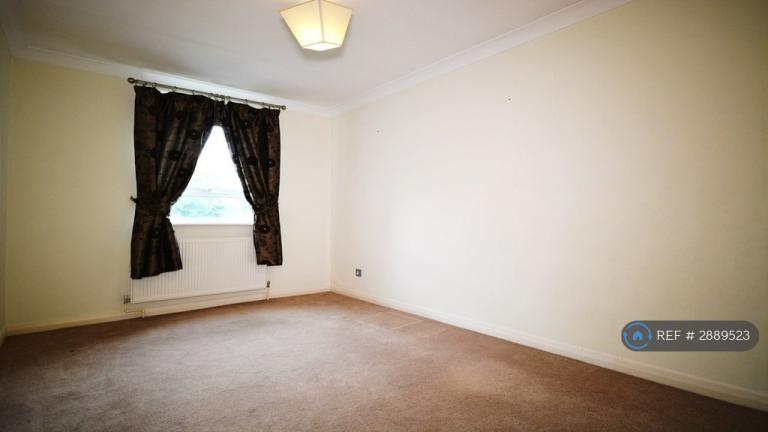 Flat Coombe Lane in Greater London