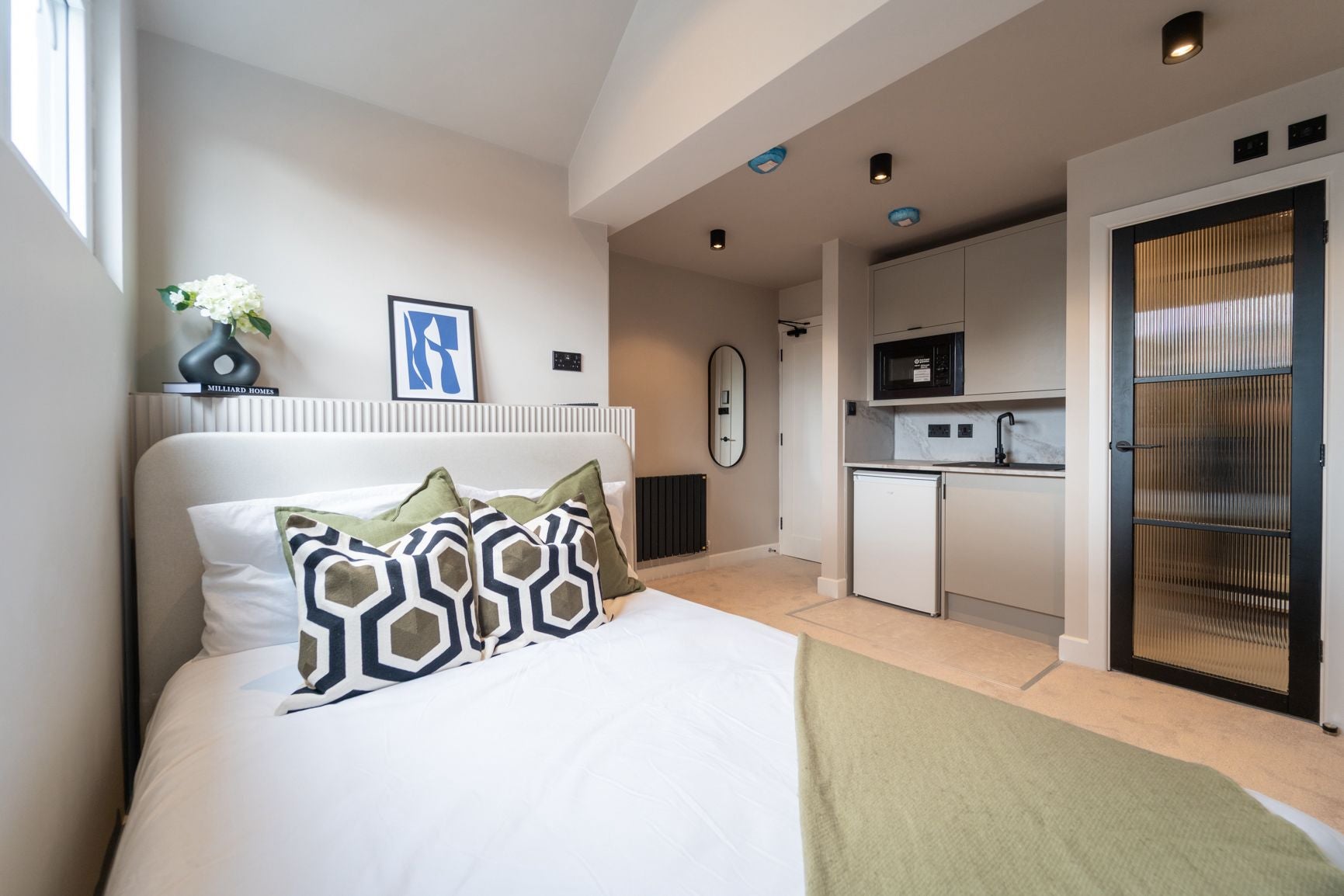 Room Dawlish Road in Birmingham