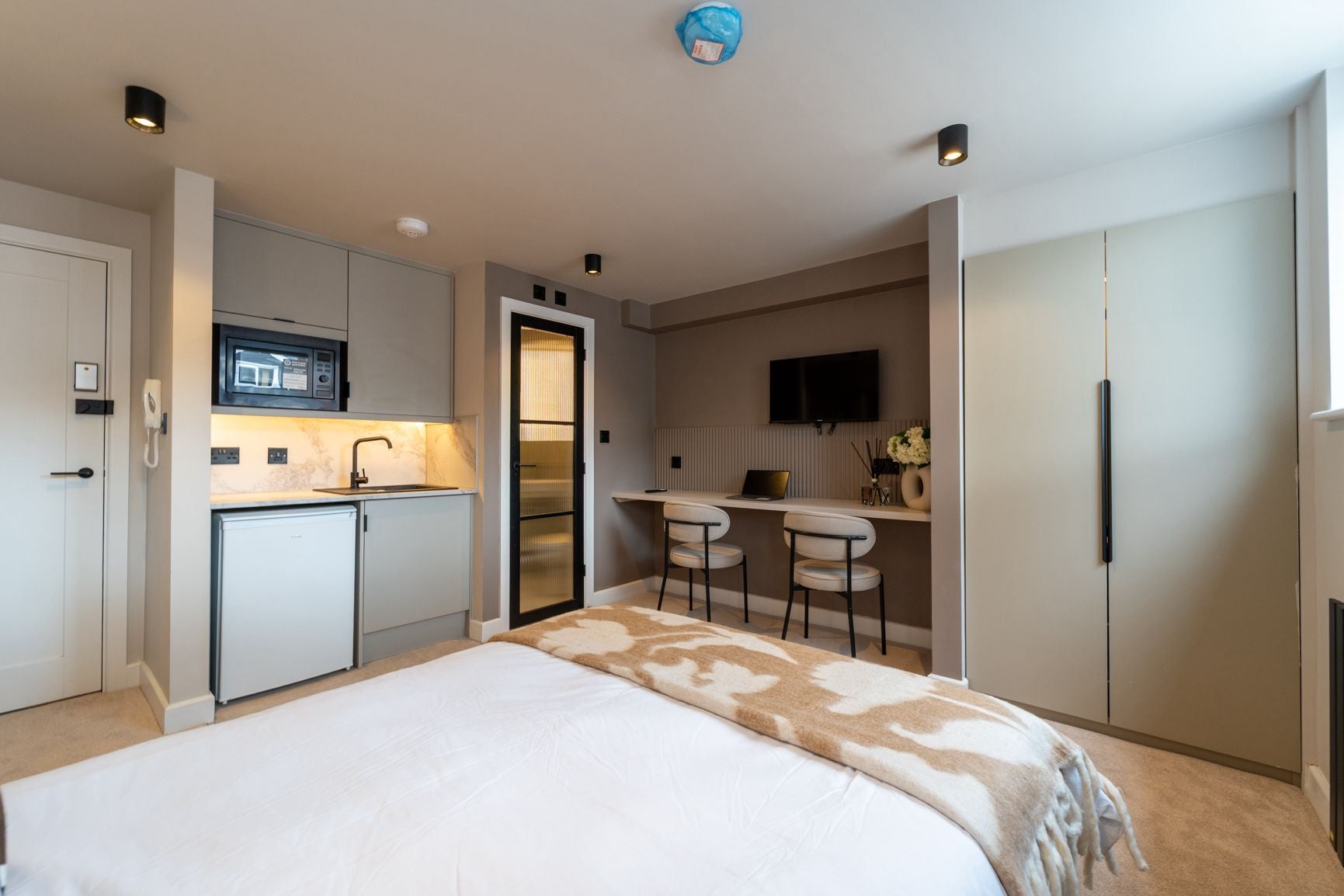 Room Dawlish Road in Birmingham