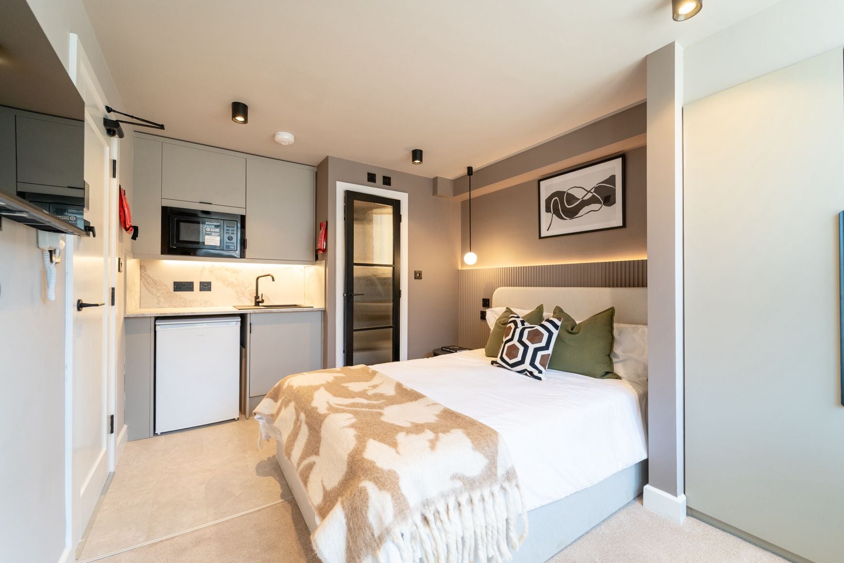 Room Dawlish Road in Birmingham