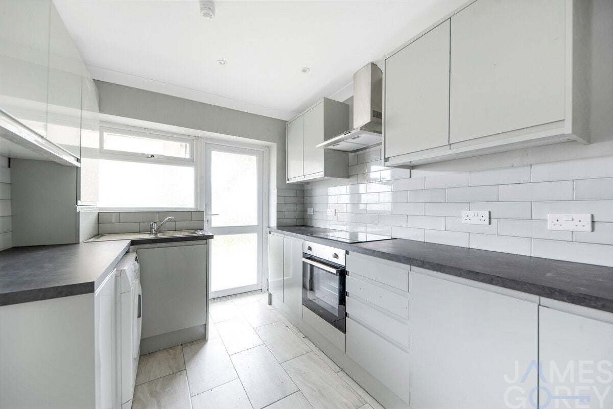 Flat Amblecote Close in Greater London