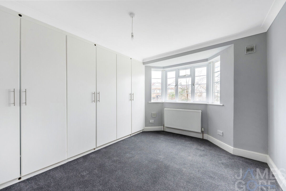Flat Amblecote Close in Greater London