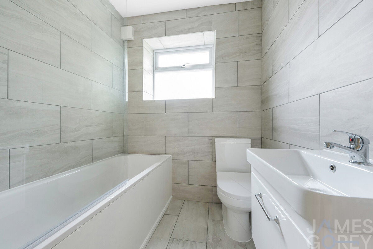 Flat Amblecote Close in Greater London