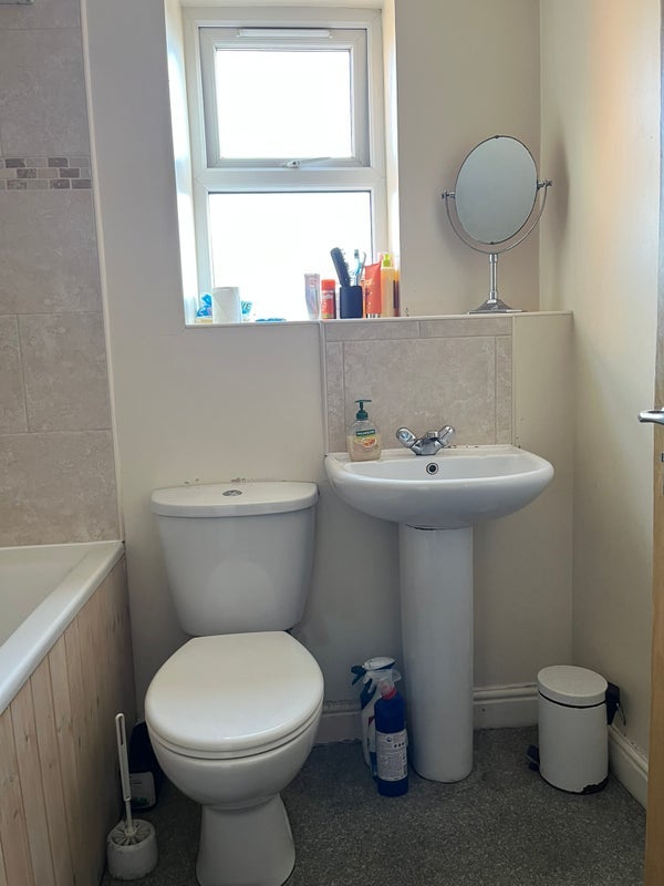 Room Welton Road in Leeds