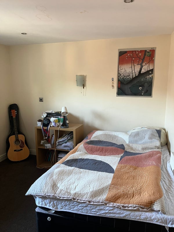 Room Welton Road in Leeds