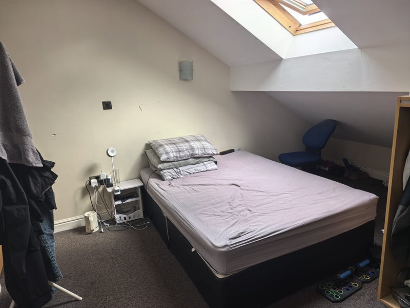Room Welton Road in Leeds