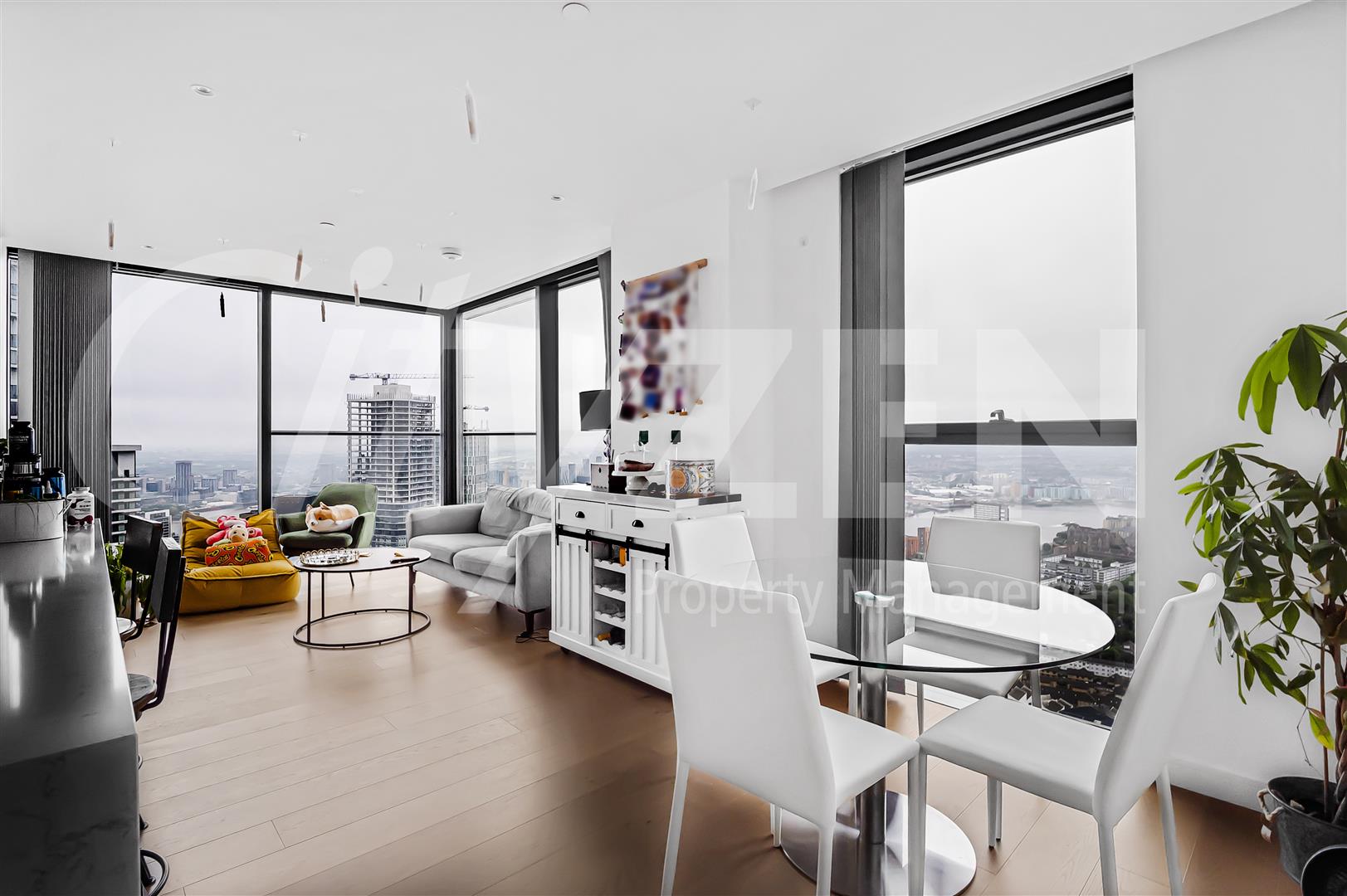 Flat South Quay Square in Greater London
