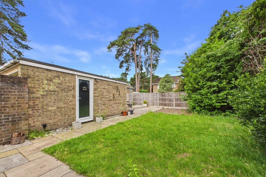 House Brandon Close in Surrey Heath
