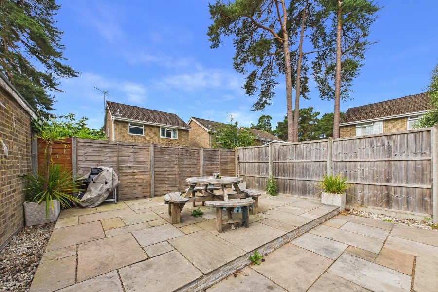 House Brandon Close in Surrey Heath