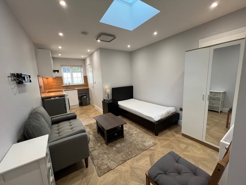 Flat Westgate Crescent in Slough