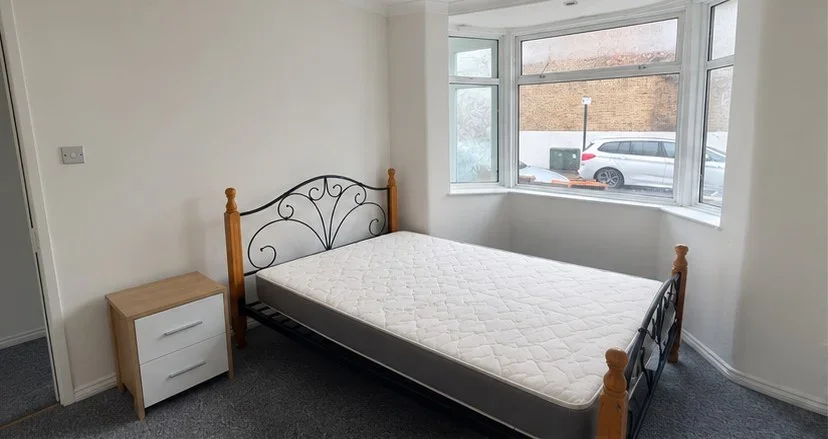 Room Pretoria Road in Greater London