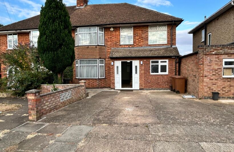 House Winchester Close in Northampton