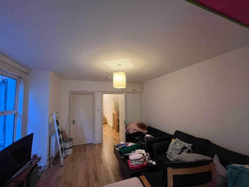 Room Gilbey Road in Greater London