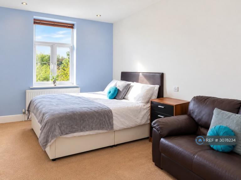 Room Oak Tree Lane in Birmingham