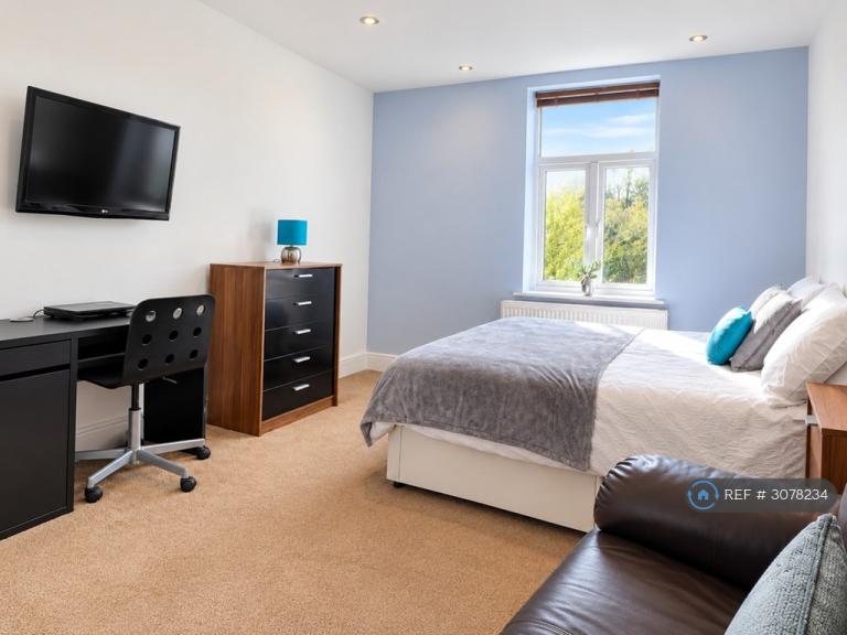 Room Oak Tree Lane in Birmingham