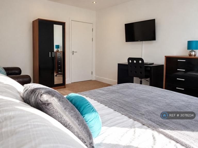Room Oak Tree Lane in Birmingham