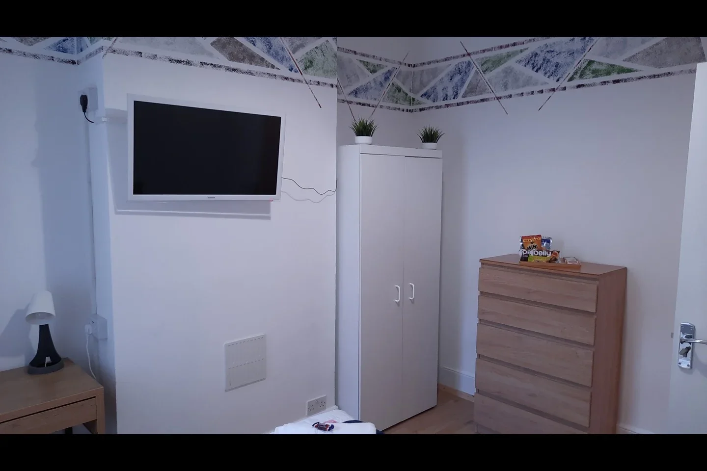 Room Beck Road in Greater London