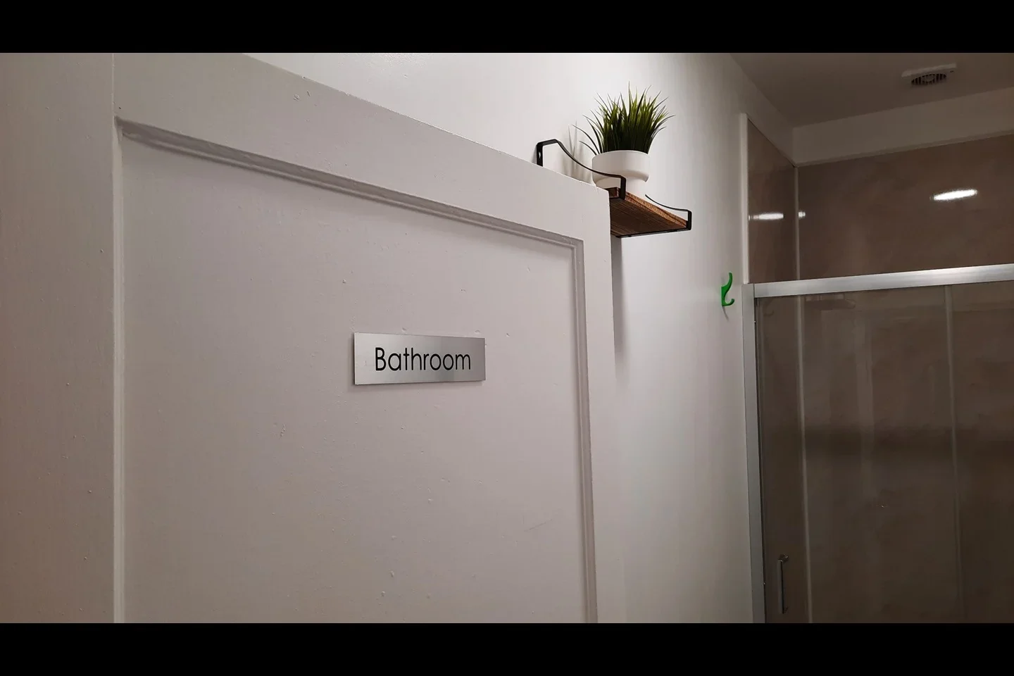 Room Beck Road in Greater London