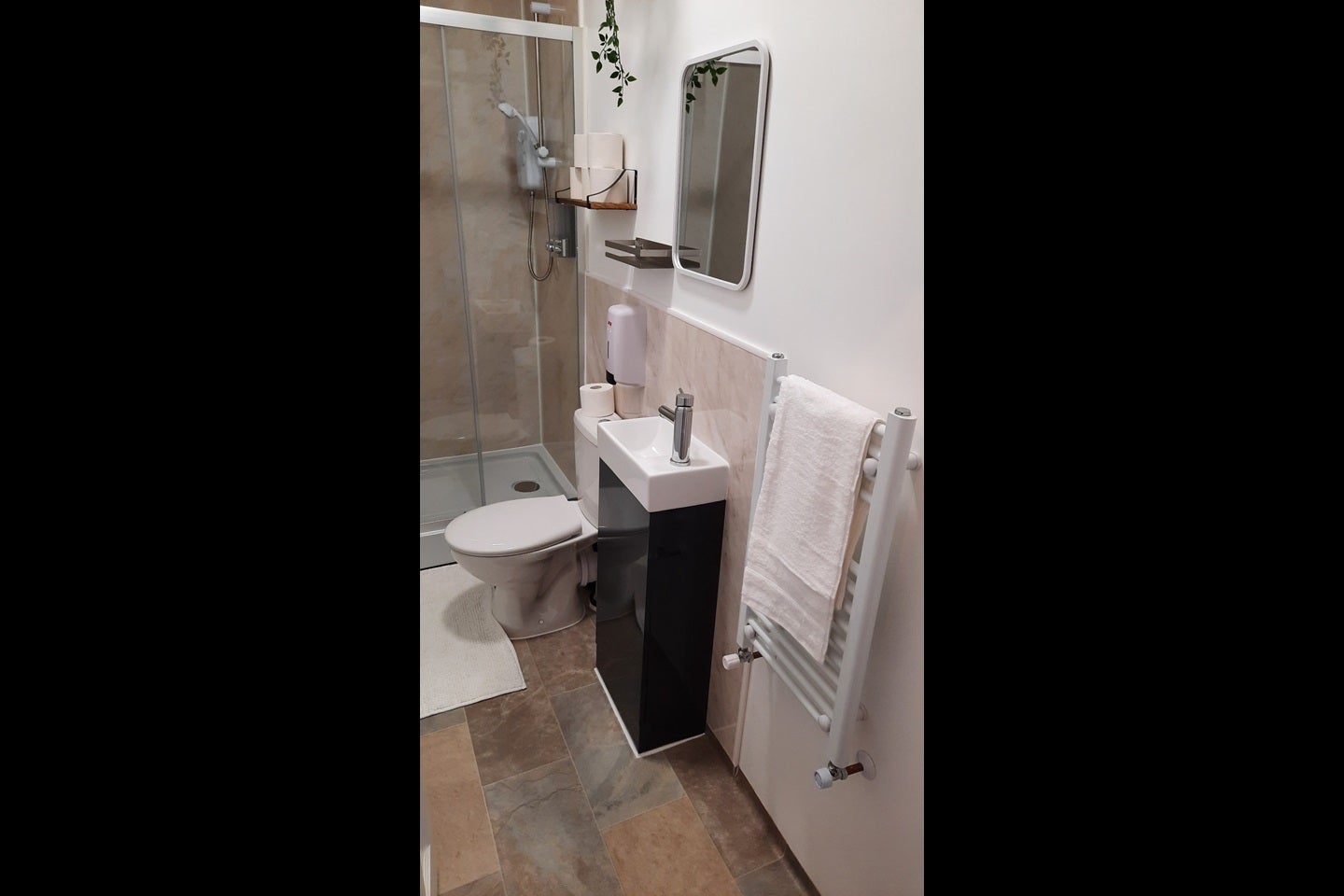 Room Beck Road in Greater London