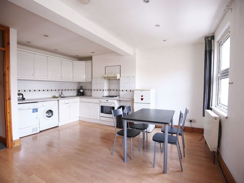 Flat Holloway Road in Greater London