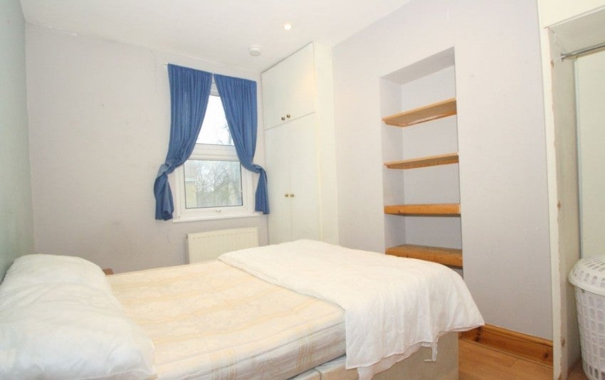 Flat Holloway Road in Greater London