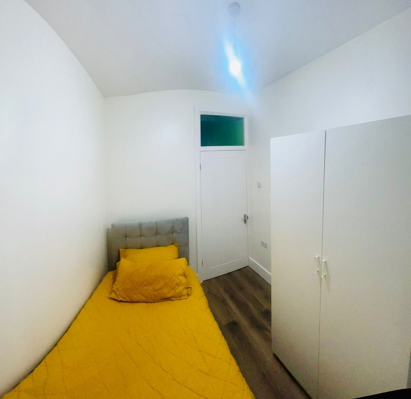 Room Headcorn Road in Greater London