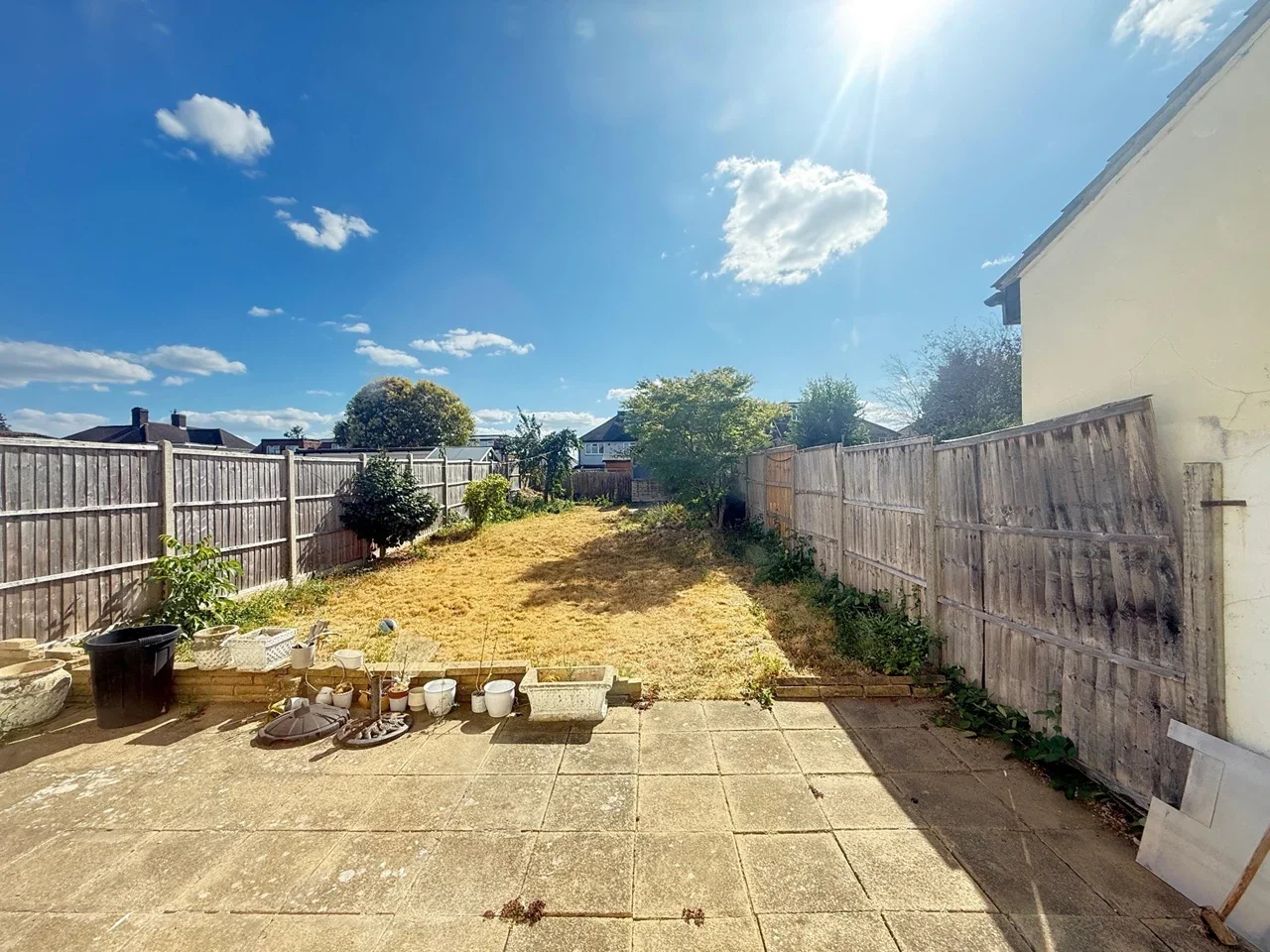 House Waverley Avenue in Greater London