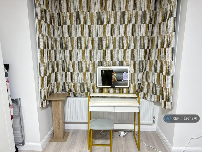 Room Botwell Lane in Greater London