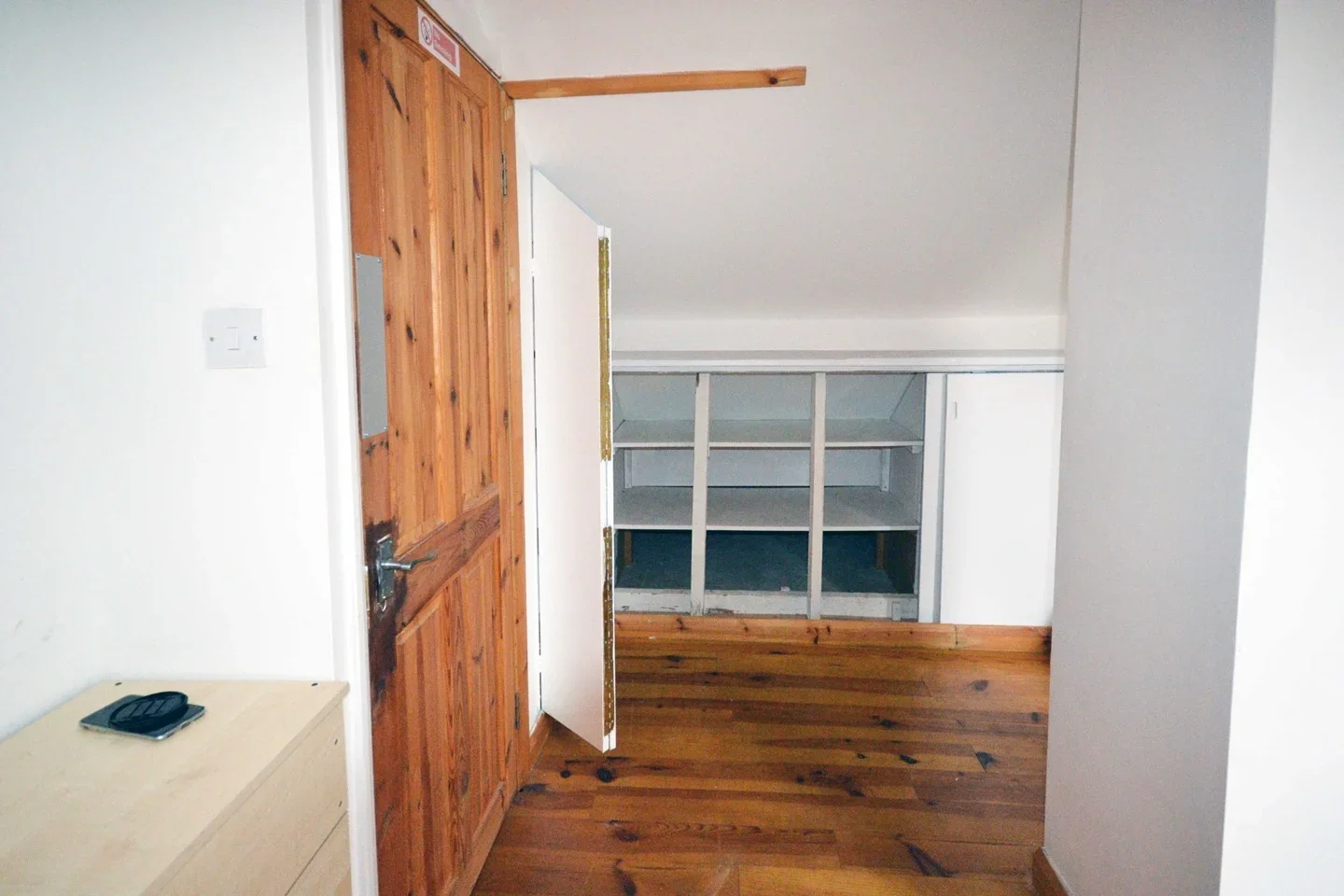 Room Dee Street in Greater London