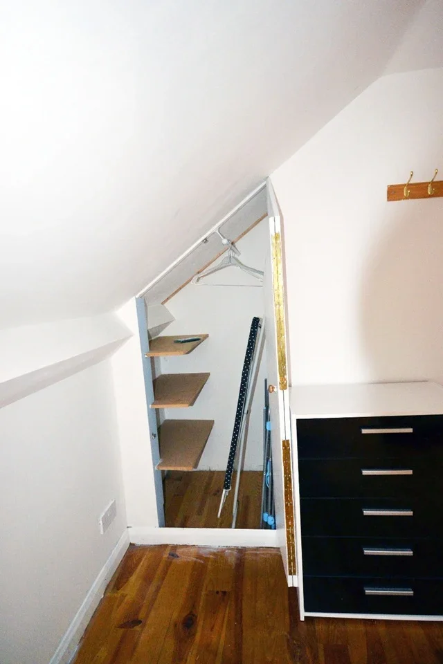 Room Dee Street in Greater London