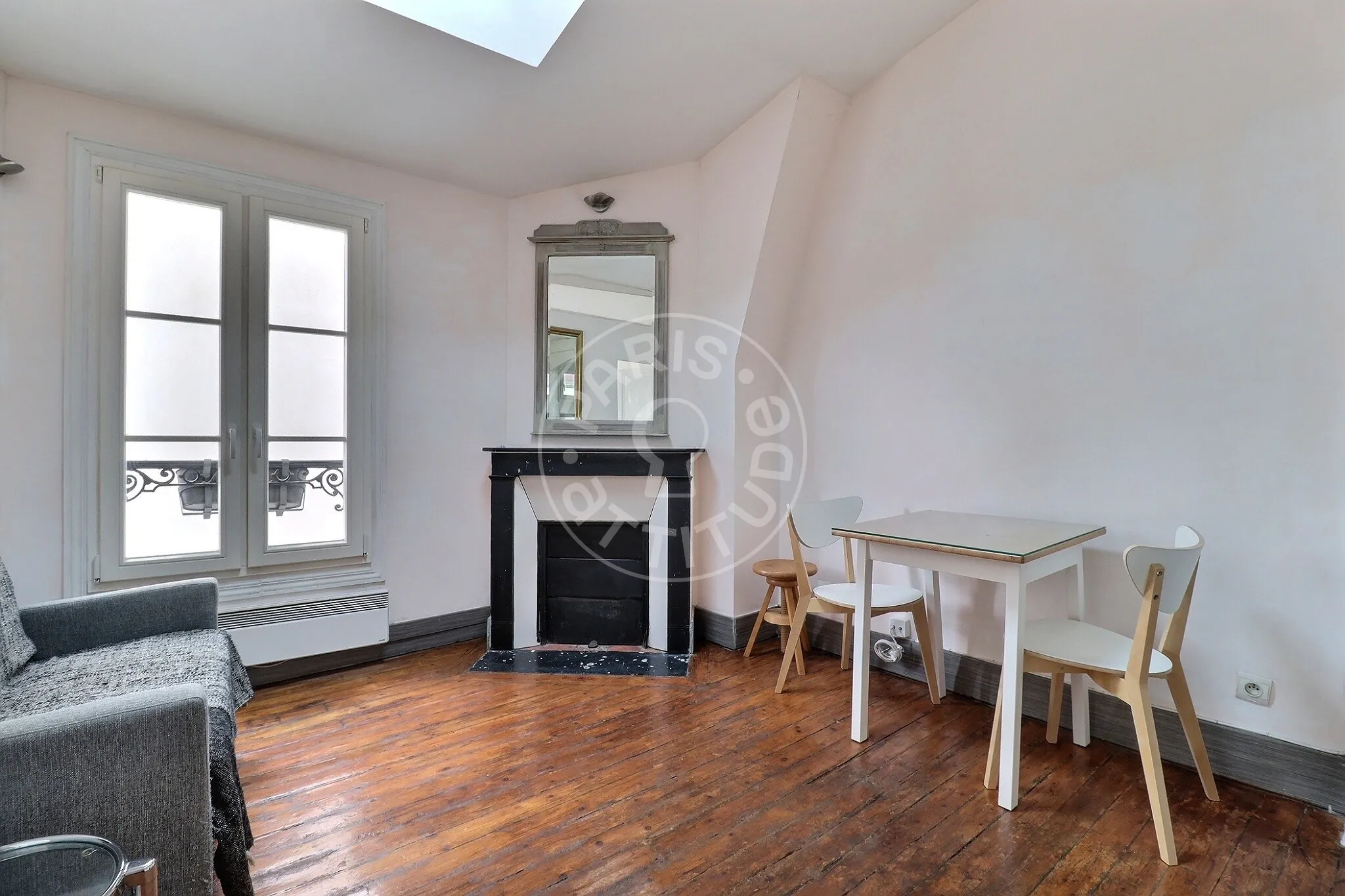 Flat Rue Coustou in Paris