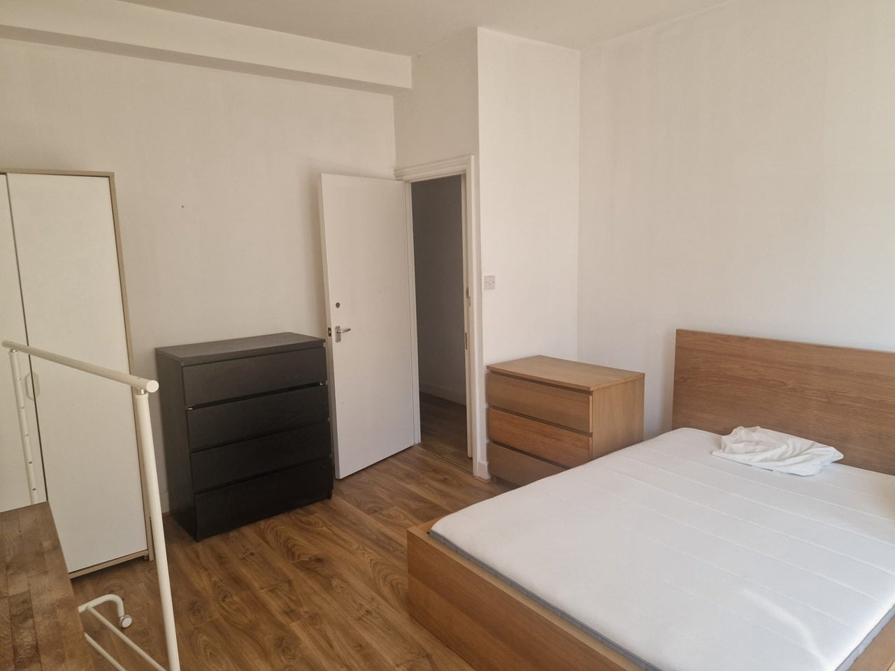 Flat Tubbs Road in Greater London