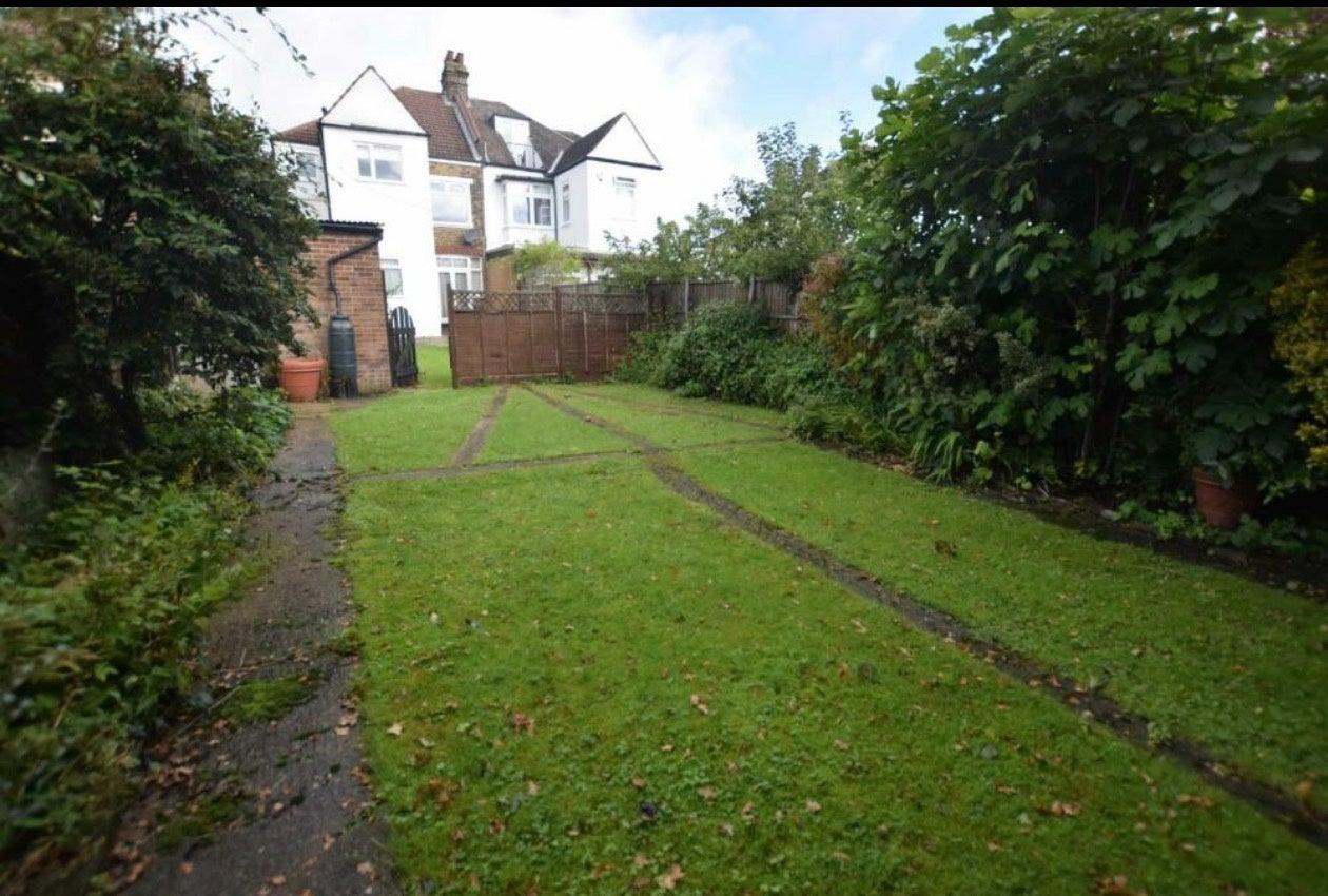 House Victoria Road in Greater London