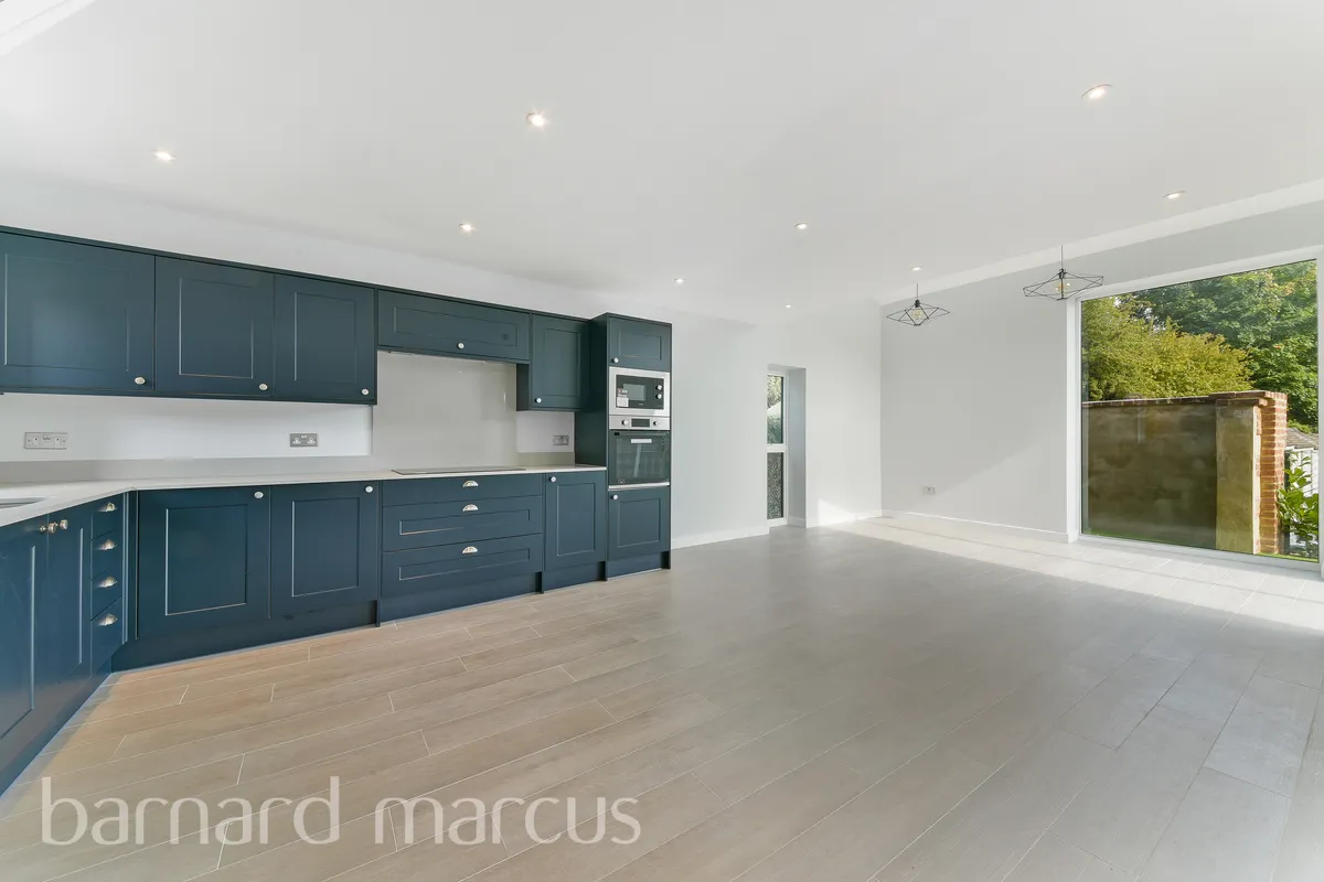 House Holmwood Close in Epsom and Ewell