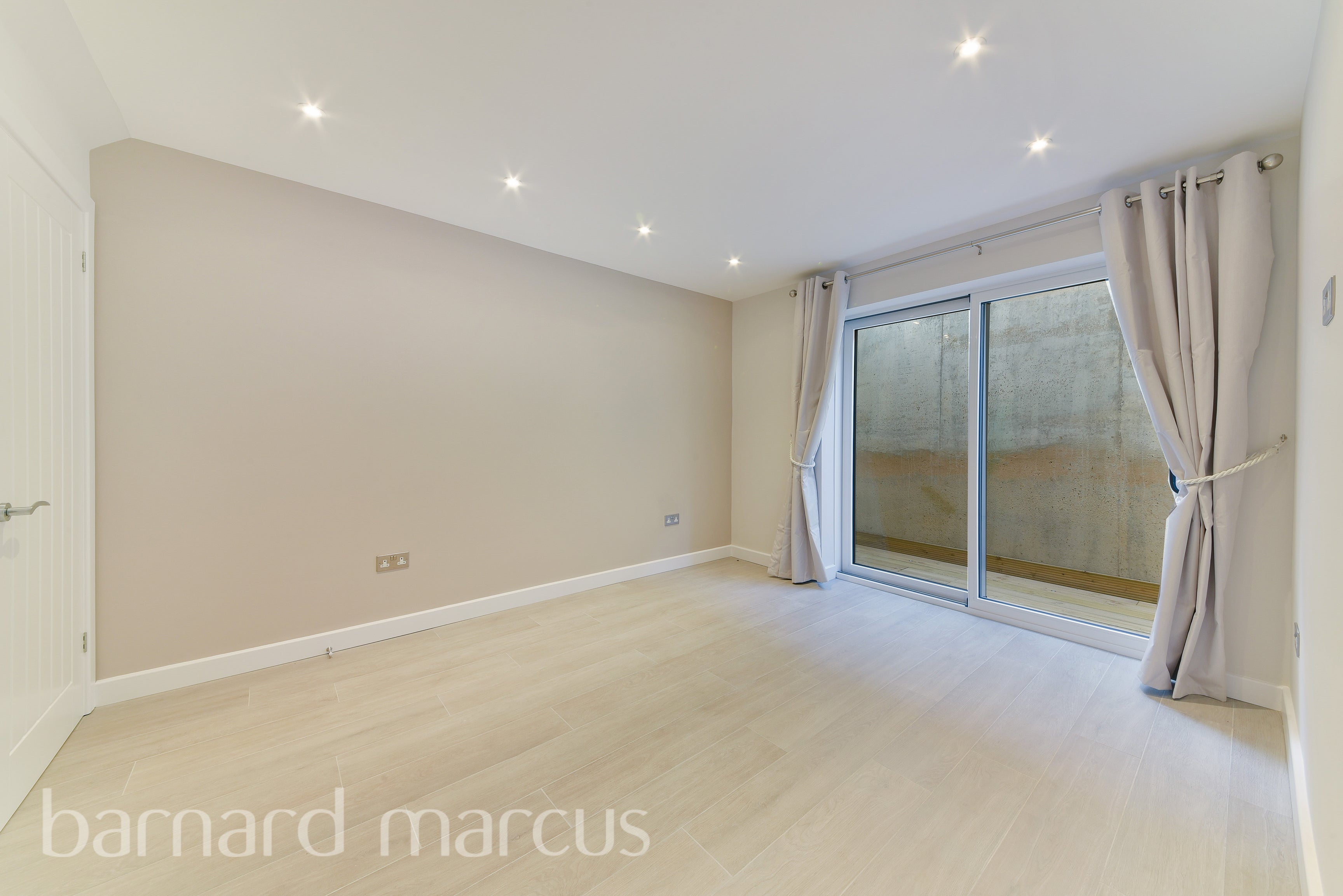 House Holmwood Close in Epsom and Ewell