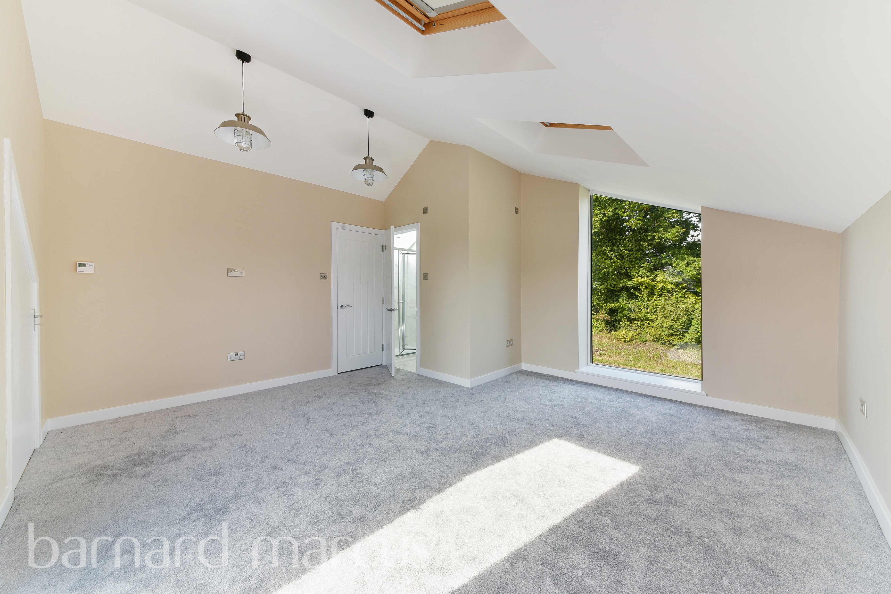 House Holmwood Close in Epsom and Ewell