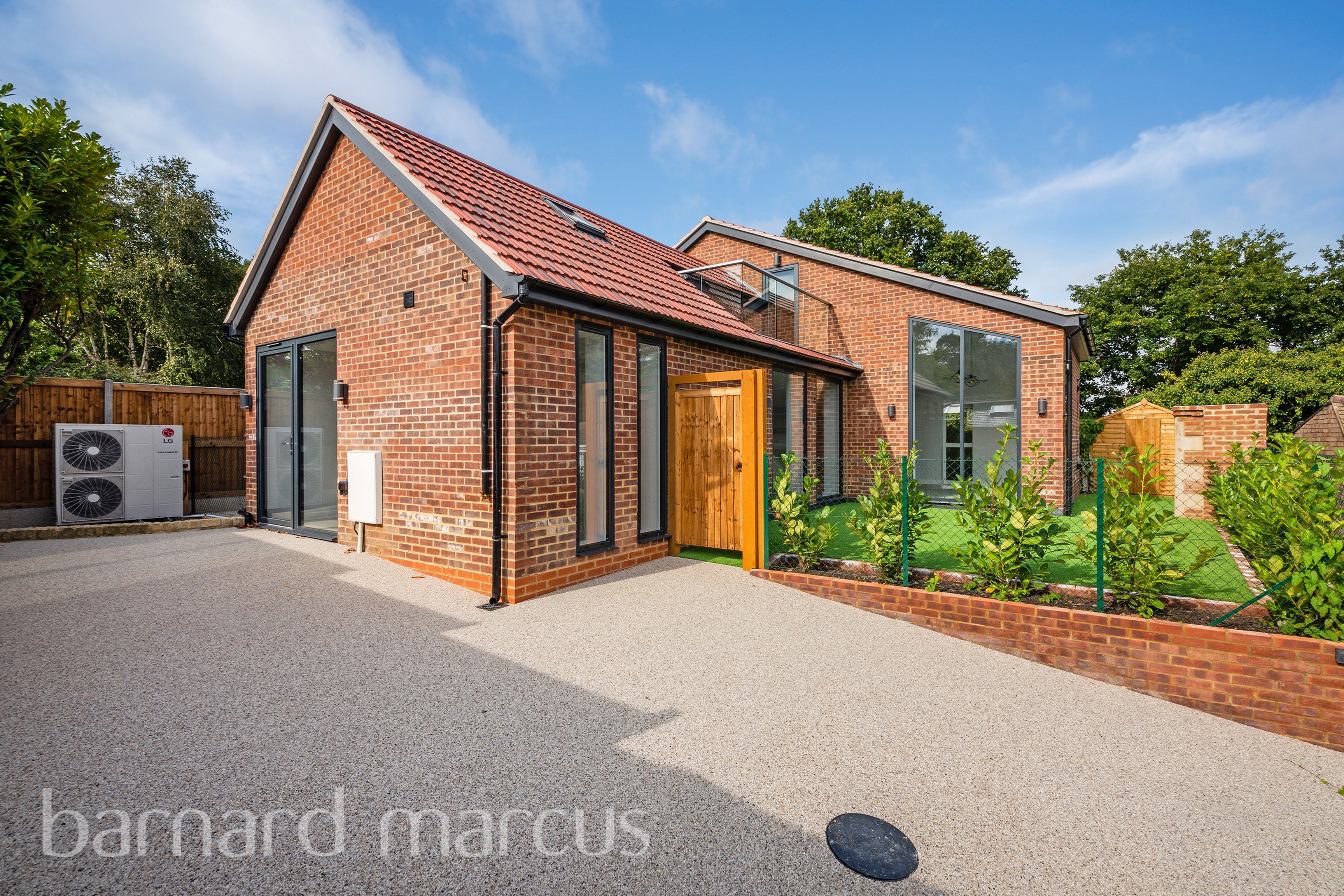 House Holmwood Close in Epsom and Ewell