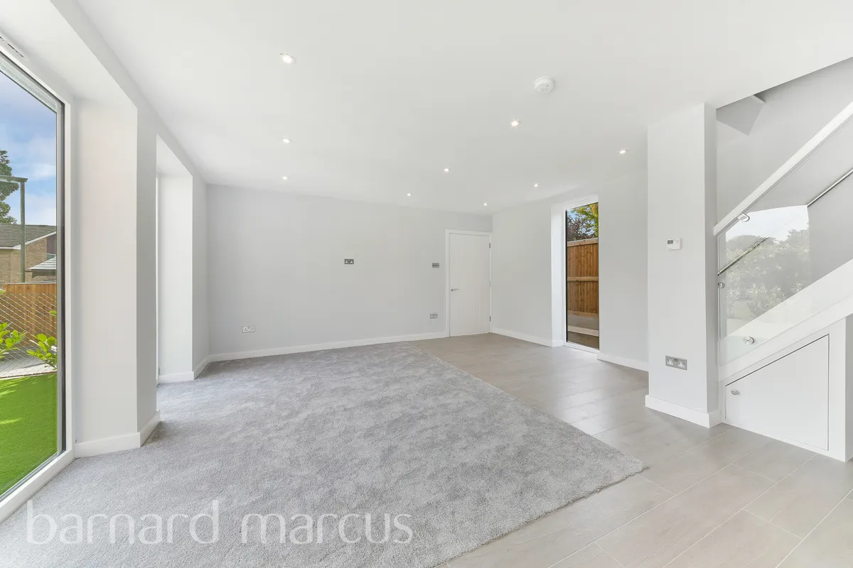 House Holmwood Close in Epsom and Ewell