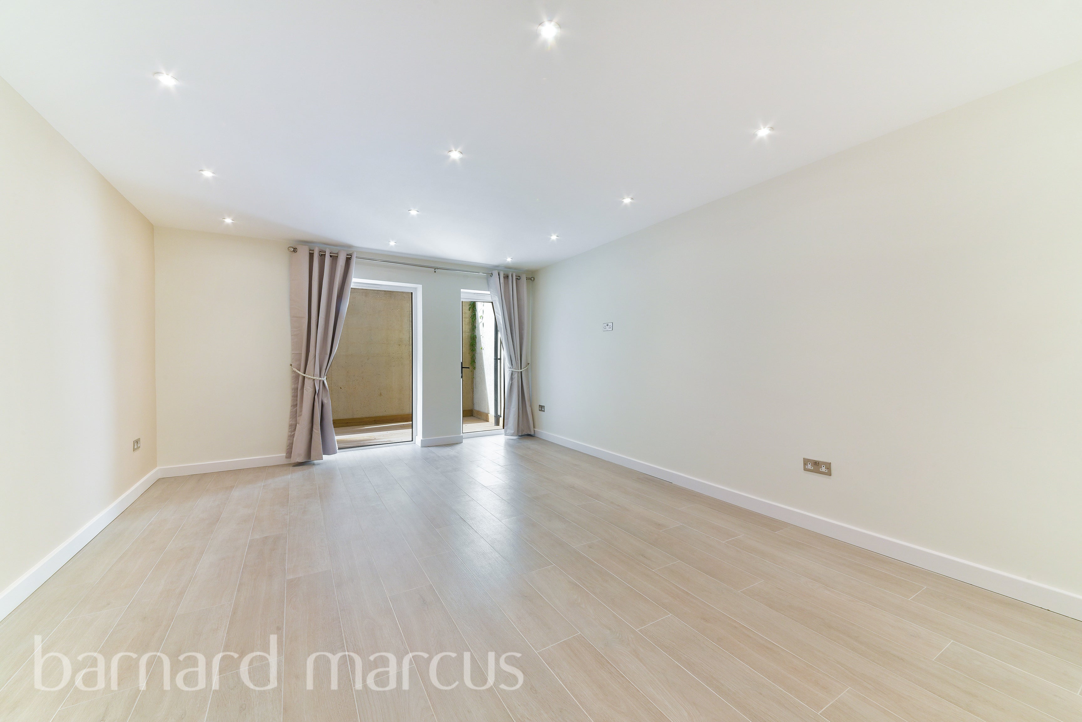 House Holmwood Close in Epsom and Ewell