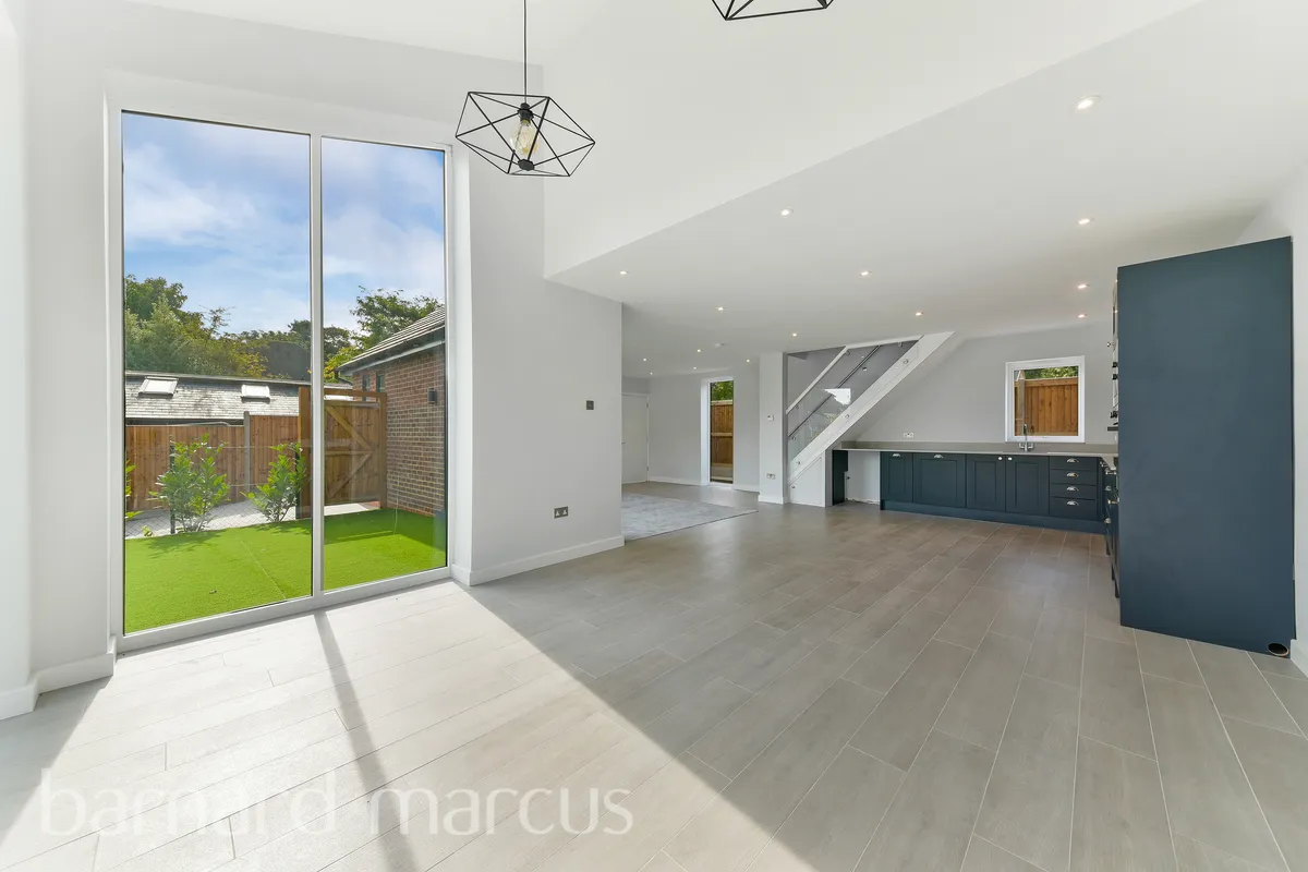 House Holmwood Close in Epsom and Ewell