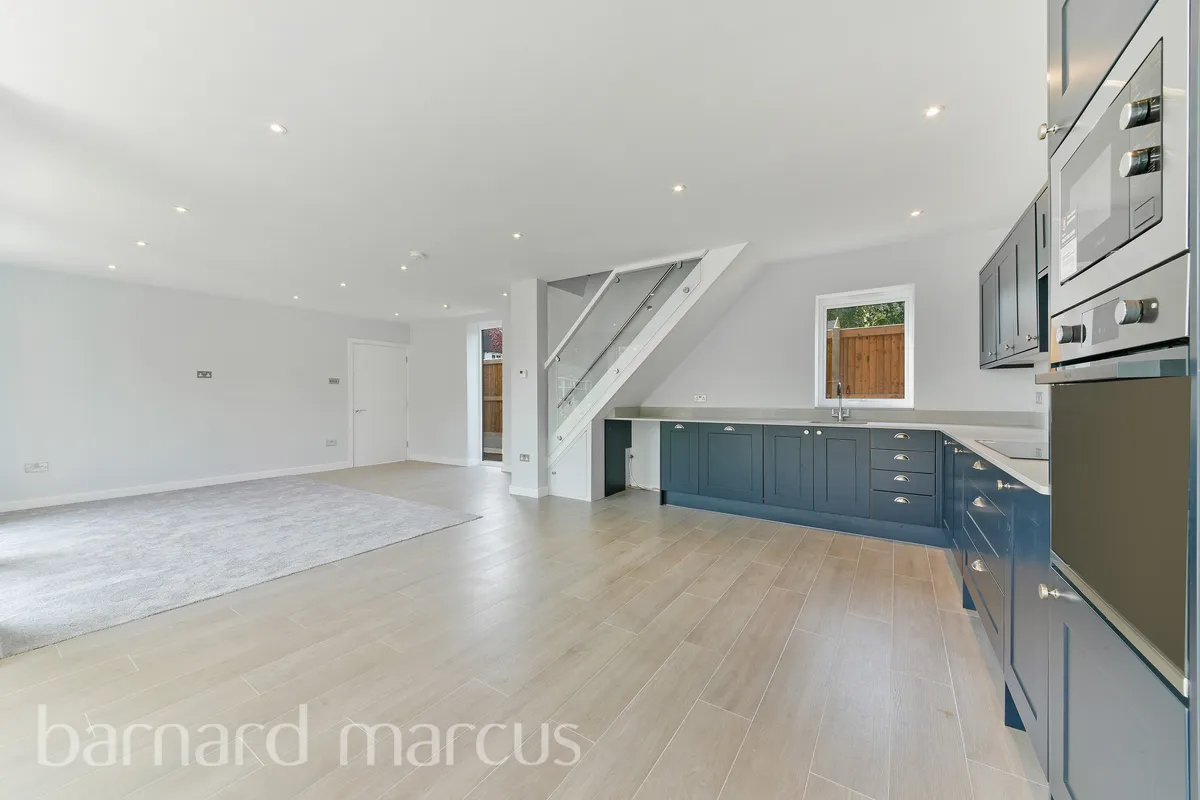 House Holmwood Close in Epsom and Ewell