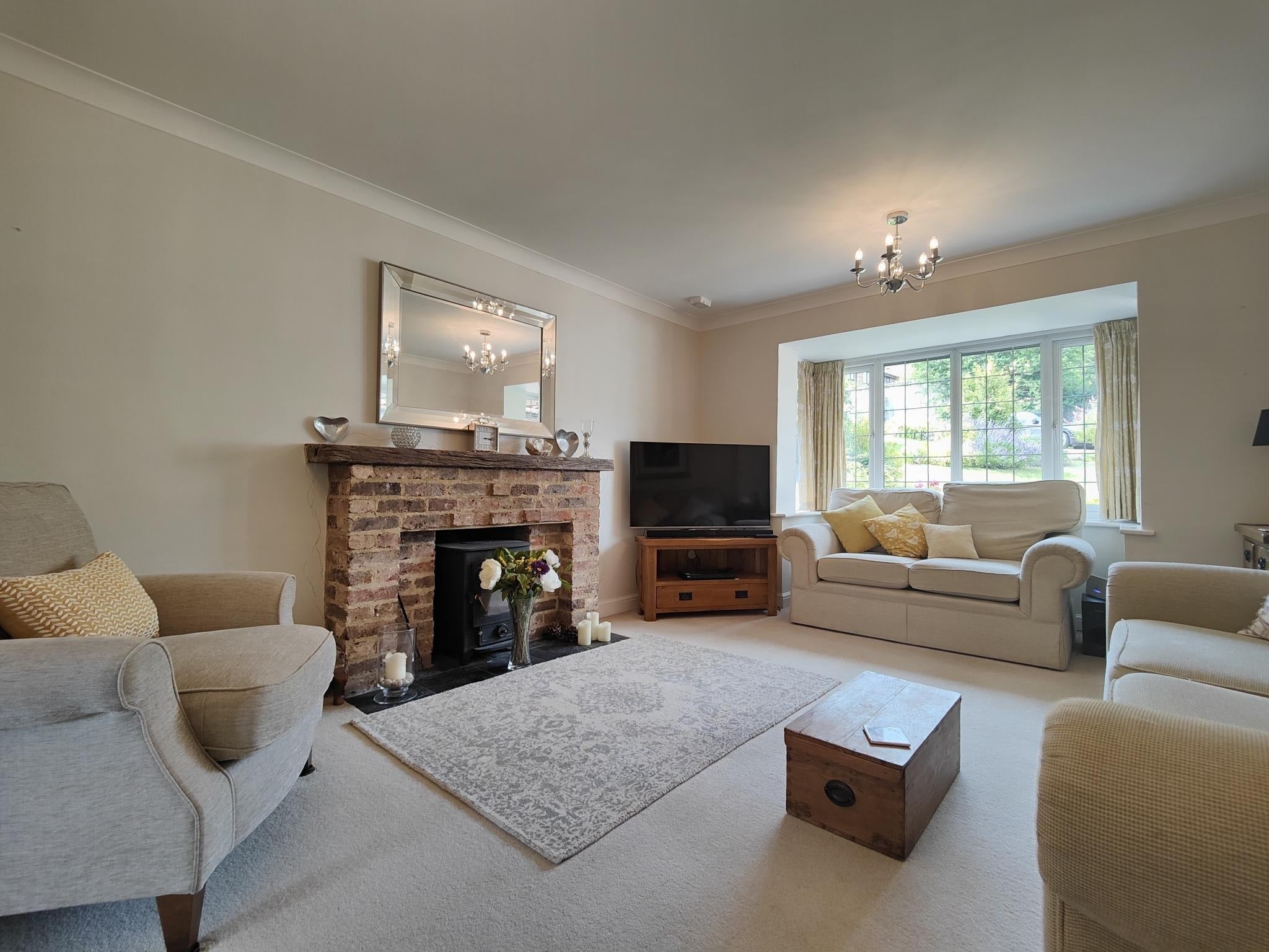 House Hawthorne Close in Wealden