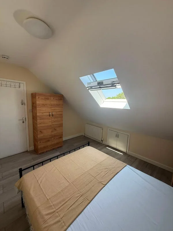 Room Beresford Avenue in Greater London