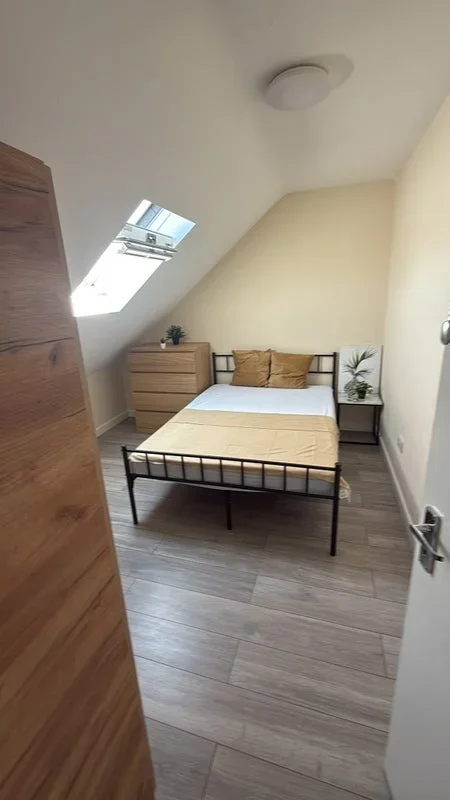 Room Beresford Avenue in Greater London