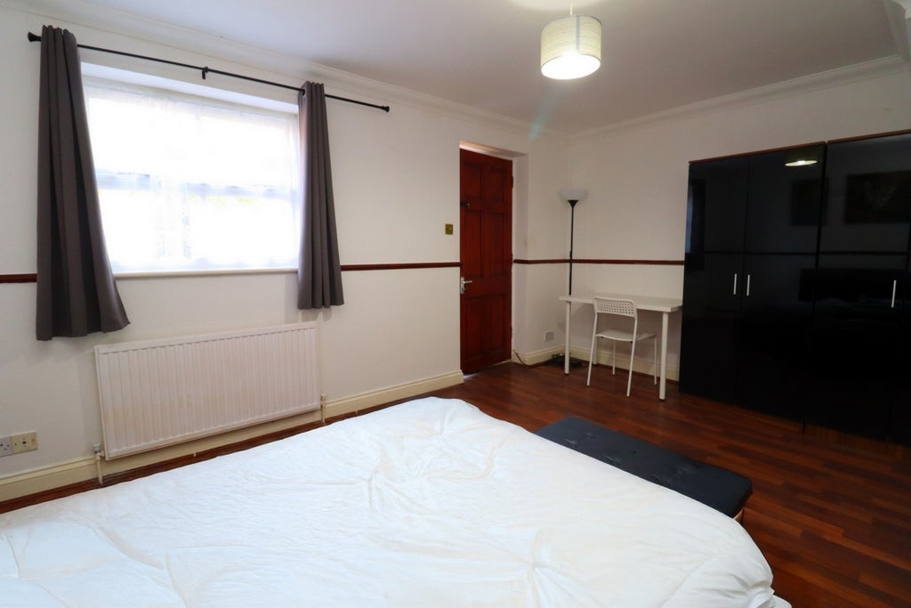 Room Globe Road in Greater London