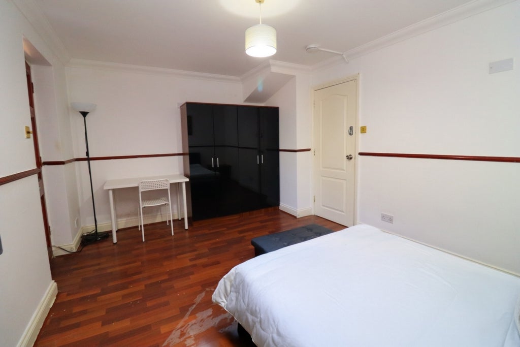Room Globe Road in Greater London